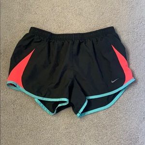 Nike tempo short